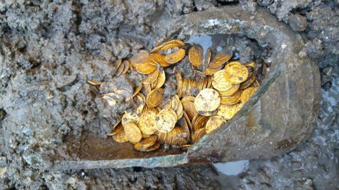 Повінь у Німеччині вимила з річки величезний скарб монет. Фото: Громадське 