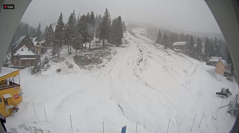 Гірськолижні курорти Карпат засипає снігом ФОТОРЕПОРТАЖ