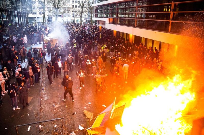 Европа протестует против антиковидных мер - на улицы вышли десятки тысяч, фото - ВВС