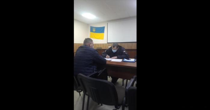 В центре Харькова патрульные останавливали автомобиль нардепа Александра Куницкого, скриншот видео
