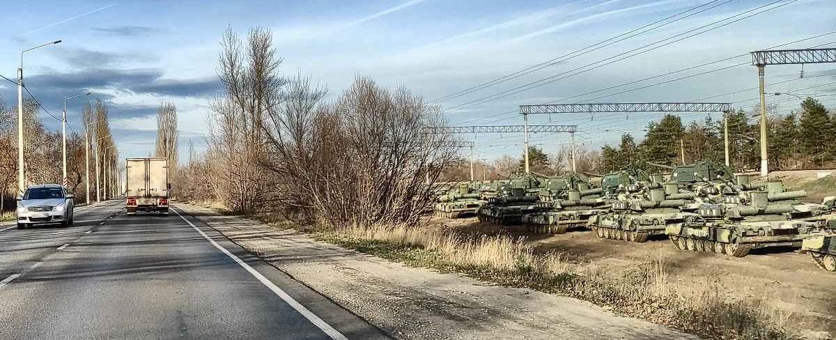 Росія підвозить військову техніку до кордону з Україною, фото - CIT