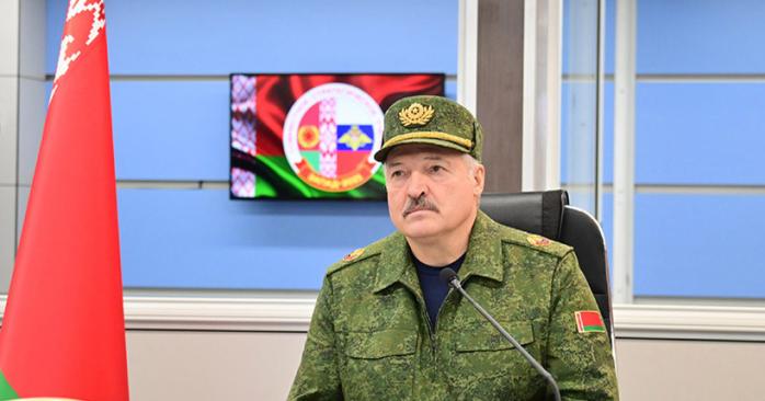 Александр Лукашенко заявил, что Минск не останется в стороне в случае начала войны на Донбассе. Фото: belta.by