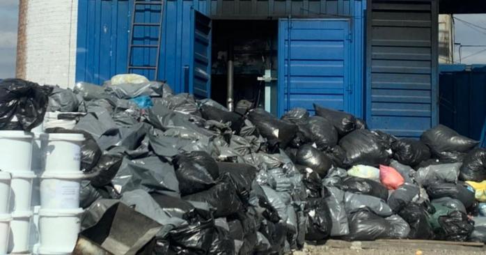 Зловмисники скидали небезпечні відходи на ділянки в трьох областях, фото: Офіс генпрокурора