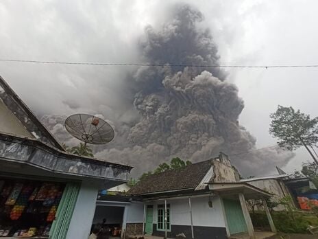 Извержение вулкана. Фото: ABC News