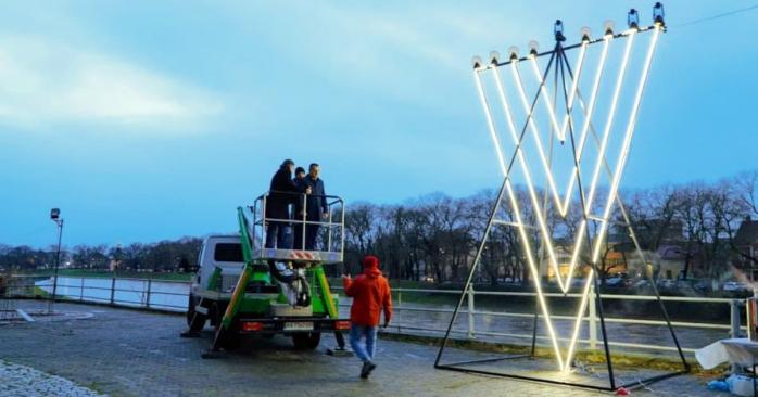 Менору в Ужгороде установили в конце ноября, фото: Горсовет Ужгорода
