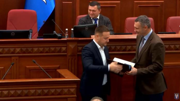 Кличко наградил своего экс-заместителя, которого выгнал за нападение на полицию. Фото: КГГА