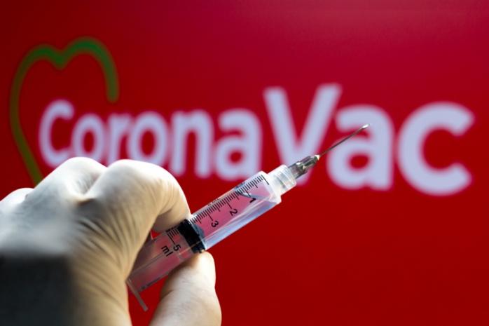 Больше 2 млн доз вакцины CoronaVac прибудет в Украину. Фото: УП