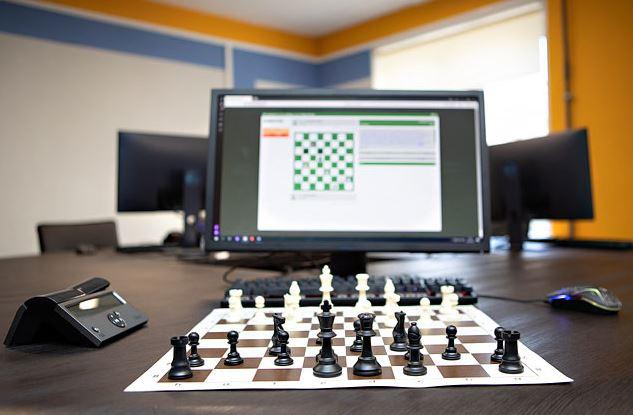 Бесконечную партию в шахматы нейросети играют на растущей доске. Фото: obninskchess.ru