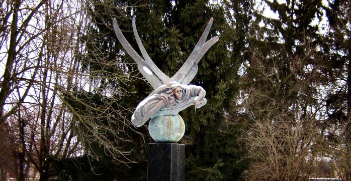 Памятный знак чернобыльцам в Луцке, фото: «Ракурс»