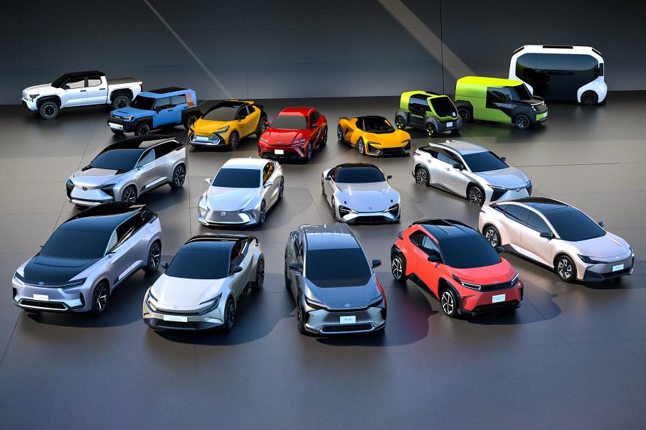 Toyota показала 16 нових електрокарів 
