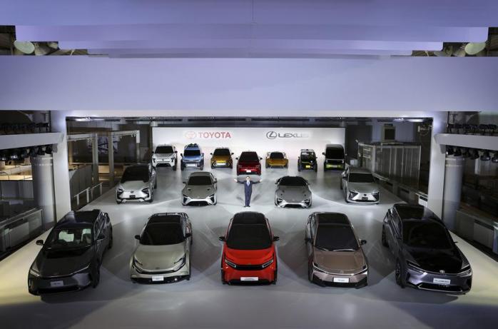 Toyota показала 16 нових електрокарів