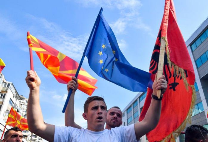 В Евросоюз примут еще две страны Балкан — журналист