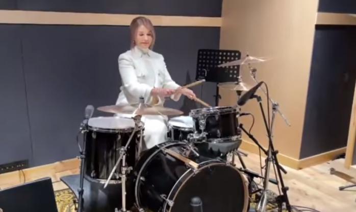 Тимошенко села за барабаны - Принимает заказы на вечеринки