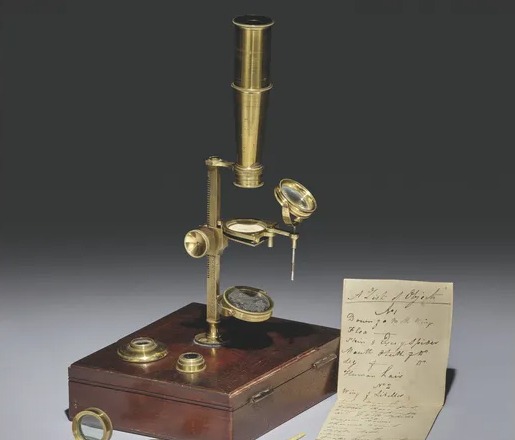 Микроскоп Чарльза Дарвина продали на аукционе. Фото: Christie's