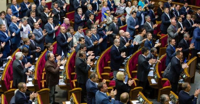 До Верховної Ради наразі проходять вісім політсил, фото: Петро Порошенко