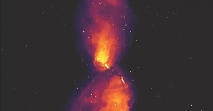 Астрономи отримали унікальний знімок викидів з чорної діри, фото: Ben McKinley, ICRAR/Curtin and Connor Matherne, Louisiana State University