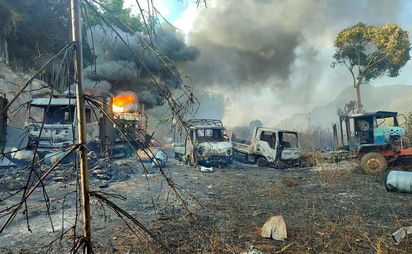 Тіла людей спалили в автомобілях. Фото: KNDF