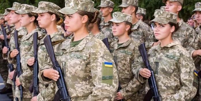 Петицию об отмене военного учета для женщин рассмотрит Зеленский. Фото: Фокус