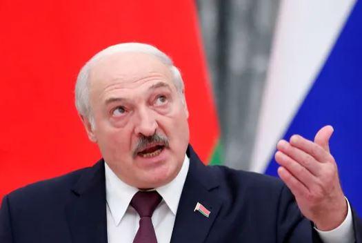 Лукашенко прибирає з Конституції без'ядерний статус Білорусі. Фото: Reuters