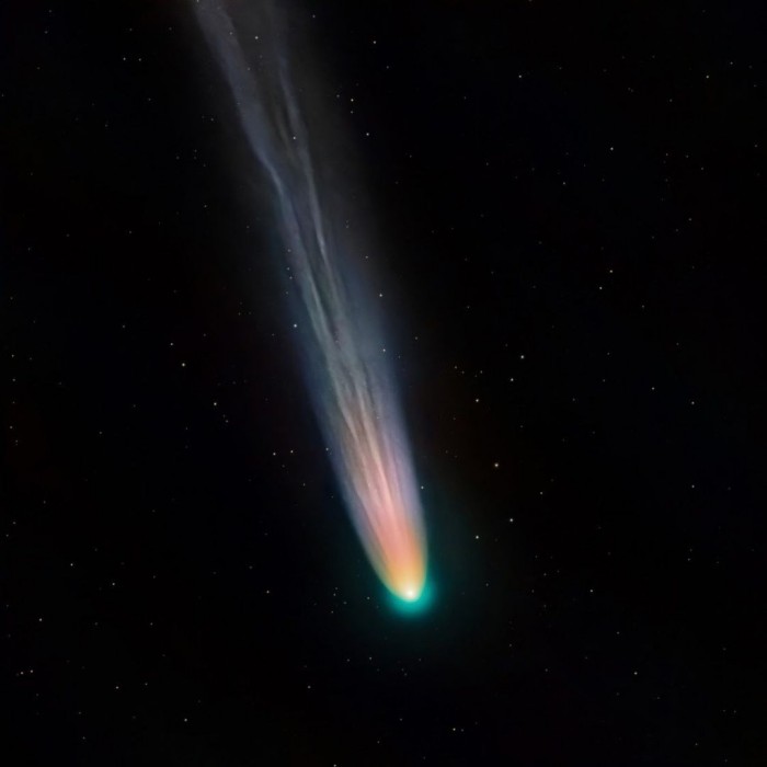Повз Землю пролетіла комета Леонарда, фото: Ендрю Маккарті