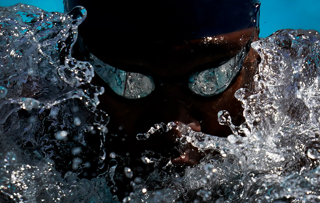 Пловец из США Ррис Уиттл во время заплыва на дистанции 200 м брассом на соревнованиях в Калифорнии. Фото: АР/ТАСС