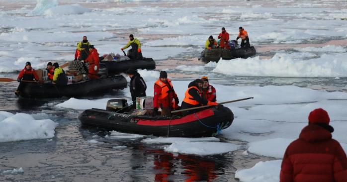 На «Академик Вернадский» прибыла команда инженеров и техников, фото: Национальный антарктический научный центр
