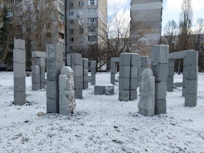 Скандальний «Стоунхендж» почали зносити в Харкові. Фото: ФБ