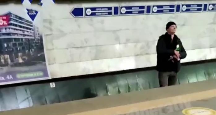 Во время инцидента на станции метро «Теремки» в Киеве, скриншот видео