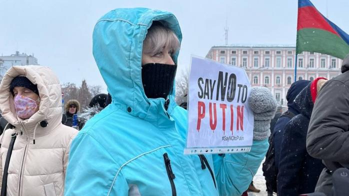 Десятки людей вышли с плакатами «Скажи Путину Нет» в Киеве (ФОТО, ВИДЕО)