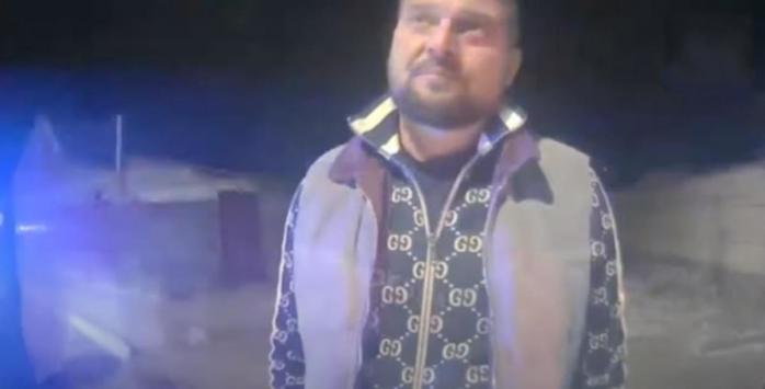 У Чернівцях затримали нетверезого поліцейського високопосадовця з Одеси, скріншот відео