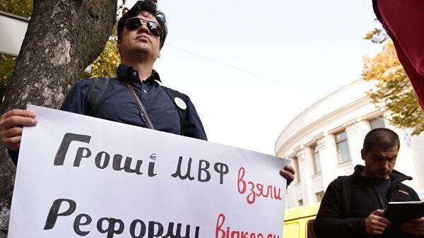 Украина продолжит занимать у МВФ - план Шмыгаля