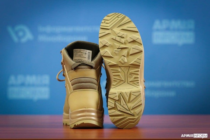 Нові черевики для ЗСУ, фото: Юрій Мисягін