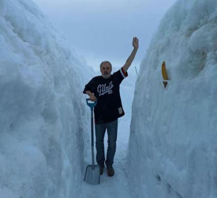 Украинские полярники откапывают станцию ​​после 3-метрового снегопада. Фото: ФБ