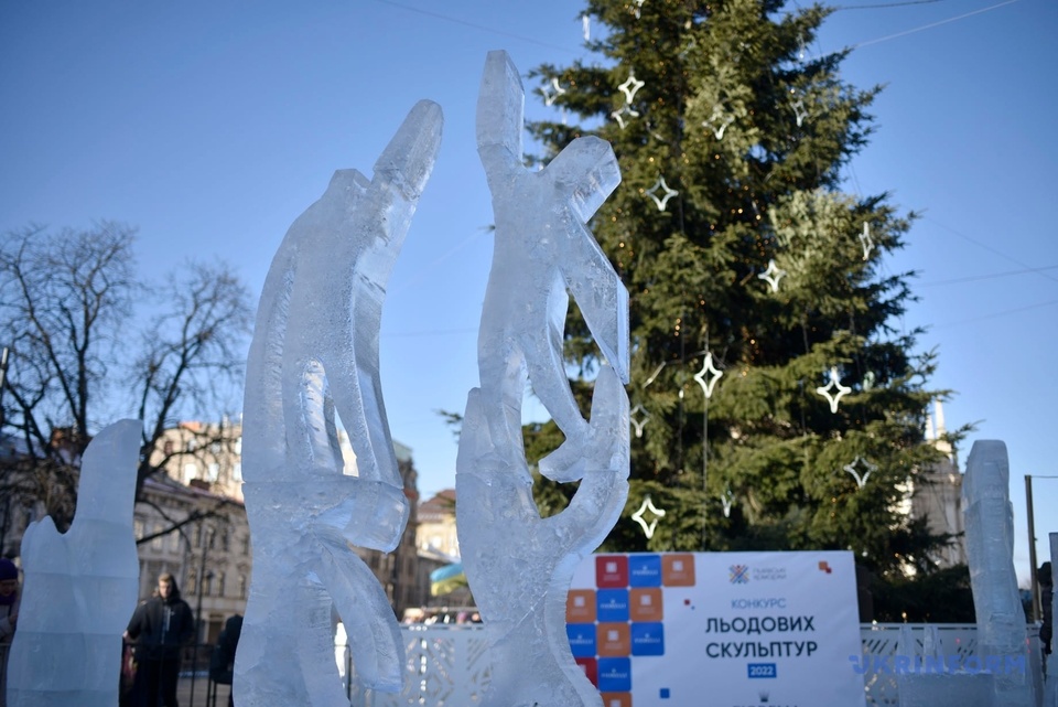 Конкурс ледяных скульптур во Львове. Фото: «Укринформ»