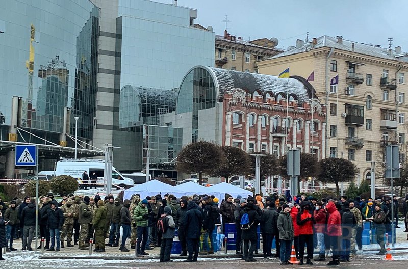Порошенко грозит арест, возле суда в Киеве собрался митинг, фото - ЛБ