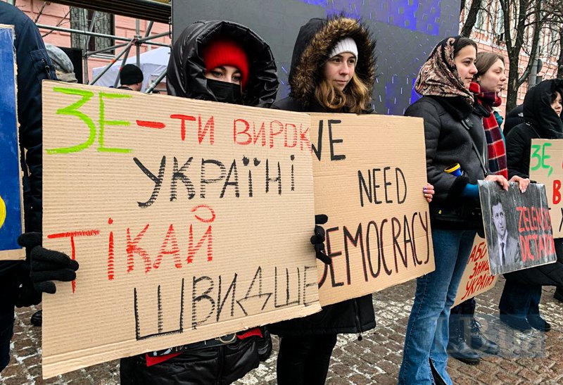 Порошенко грозит арест, возле суда в Киеве собрался митинг, фото - ЛБ