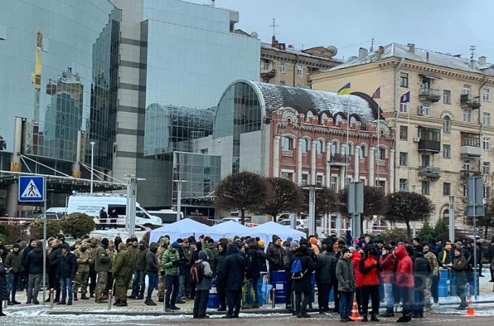 Центр Киева стоит в заторах из-за митинга сторонников Порошенко