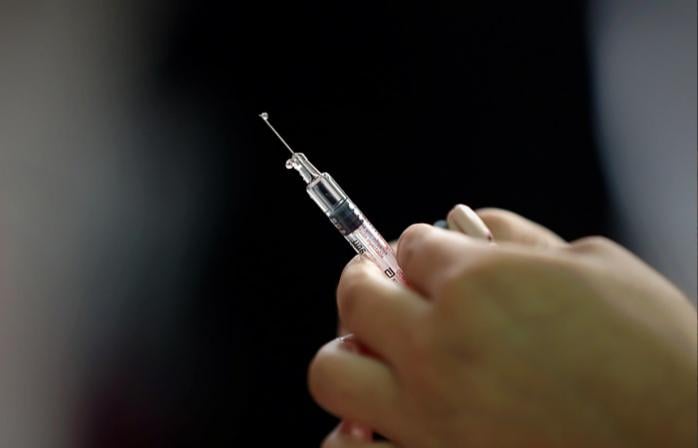 Бустер мРНК-вакциною після «коронаваку» викликає зліт антитіл. Фото: interfax.ru