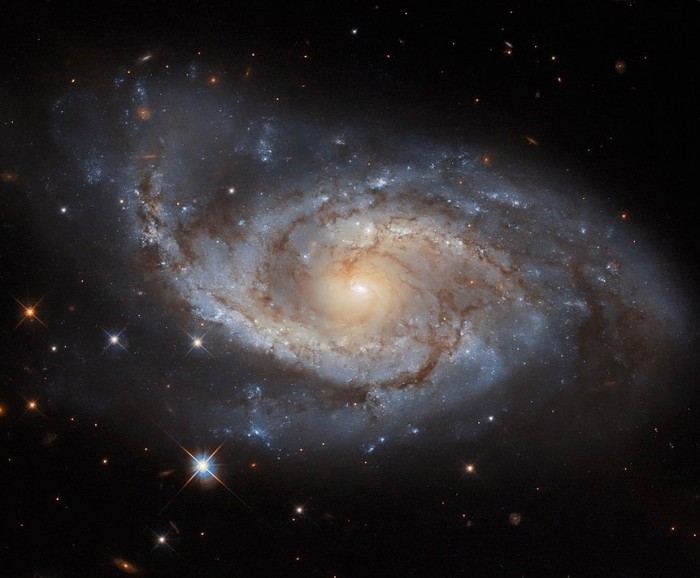  Телескоп «Хаббл» сфотографировал «космический парусник», фото: NASA