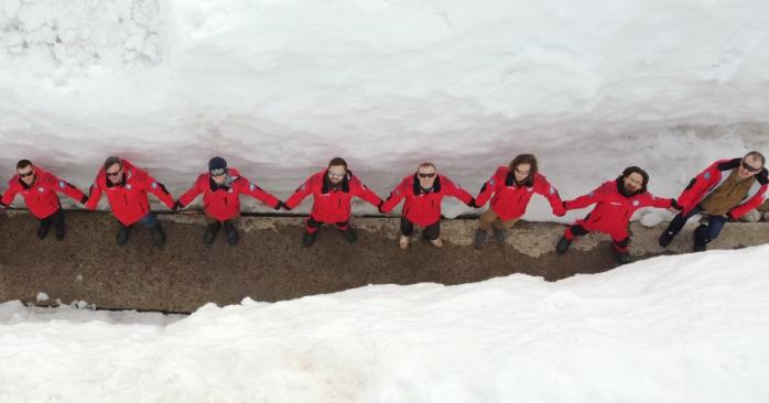 Цепь соборности создали украинские полярники в Антарктиде, фото: Национальный антарктический научный центр