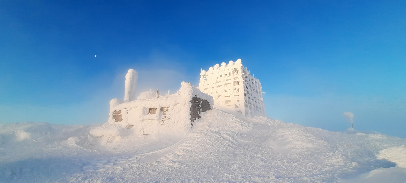 Снег в Карпатах. Фото: Черногорский горный поисково-спасательный пост в Facebook