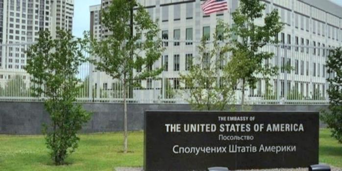 Посольство США може евакуювати частину співробітників, фото: Michael Bociurkiw