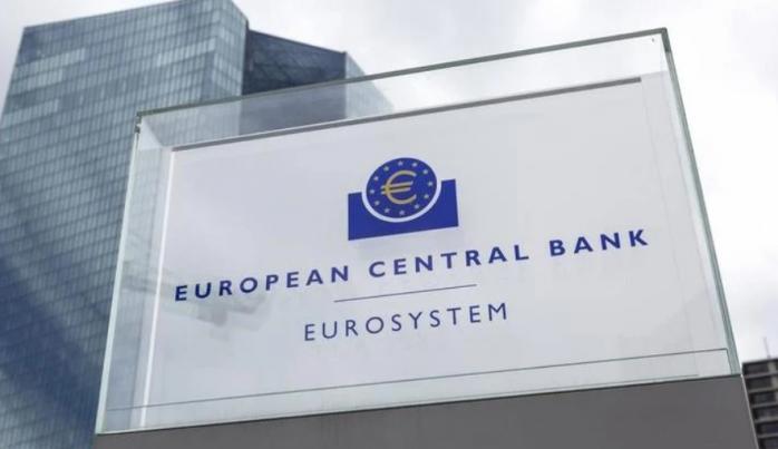 Підготуватися до відключення РФ від SWIFT просить банки Центробанк ЄС - FT