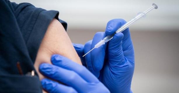 Бустерные дозы COVID-вакцин могут сократить количество госпитализаций. Фото: 