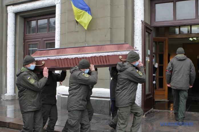 Стрельба в Днепре – в городе прощаются с погибшими. Фото: Укринформ