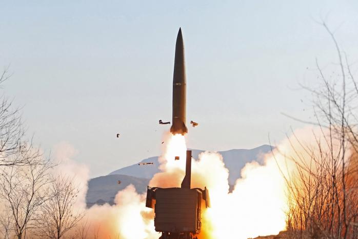 Улетела на 2 тыс. километров — Северная Корея испытала ракету (ФОТО)
