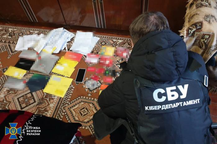 Мошенники из ОРДЛО через подставные call-центры обворовывали украинцев (ФОТО)