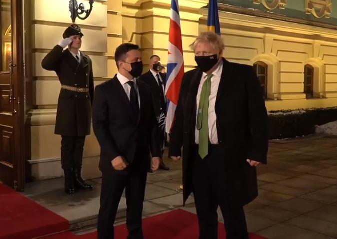 Зеленский встретил Джонсона в Киеве – появилось видео. Фото: Ракурс