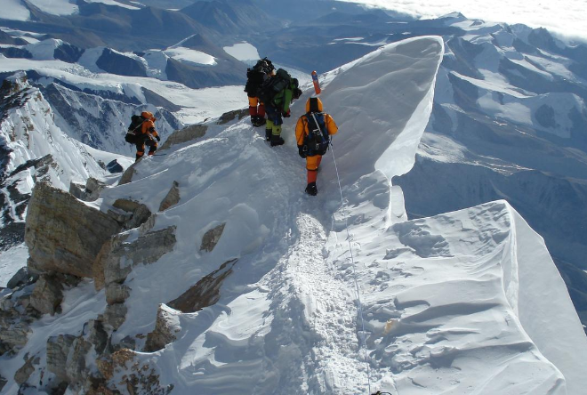 Эверест. Фото: CNN
