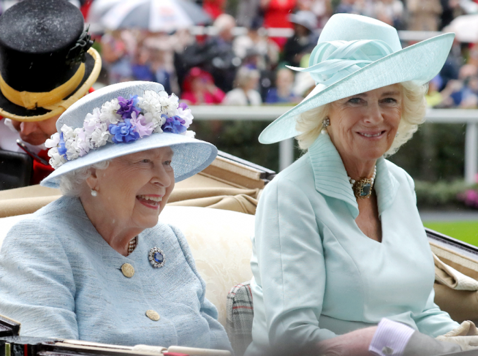 Королева Камілла - Єлизавета II хоче подарувати невістці титул
